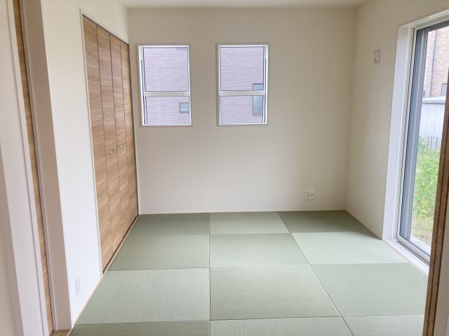 ブルーミングガーデン前橋市北代田町　3号棟の和室|1階和室5.25帖です。い草香る和室はくつろぎスペースに最適ですよ♪
