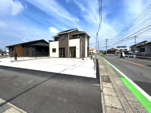 ブルーミングガーデン前橋市北代田町　3号棟の前面道路含む現地写真|前面道路含む現地写真です