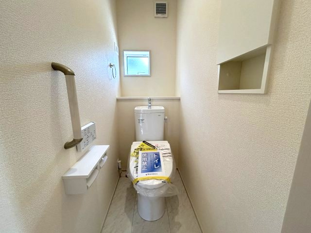 ブルーミングガーデン前橋市北代田町　3号棟のトイレ|2階トイレです。清潔感のある白を基調としています。