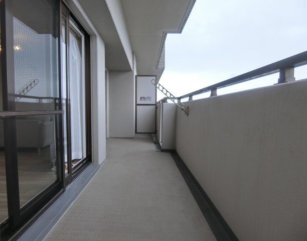 サーパス中山のバルコニー