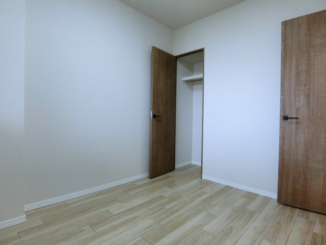 サーパス中山の洋室