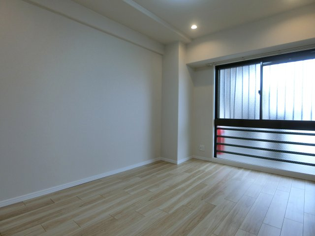 サーパス中山の洋室