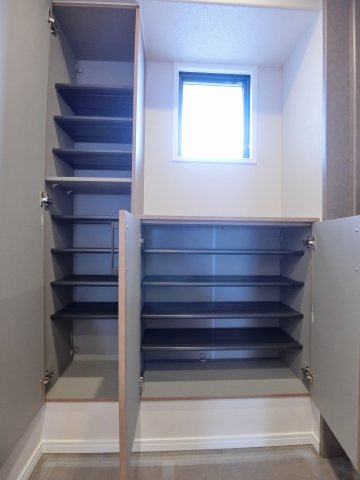 サーパス中山の玄関