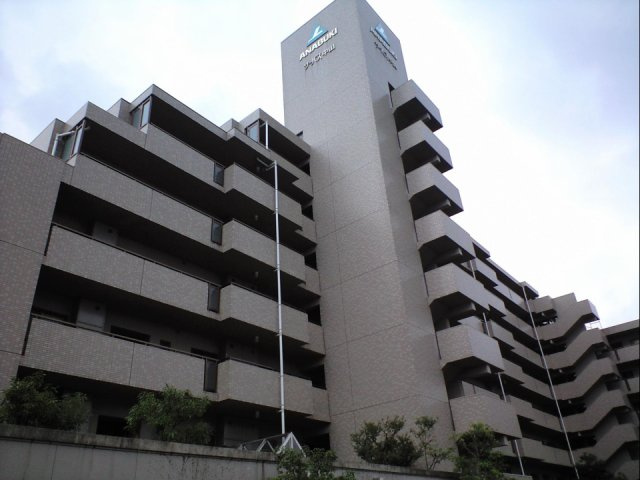 サーパス中山の外観