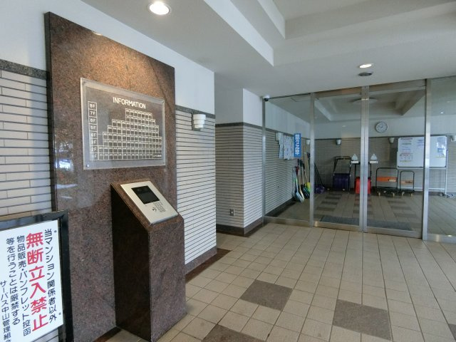 サーパス中山のロビー