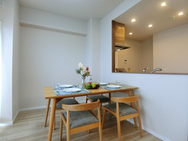 サーパス中山の居間・リビング