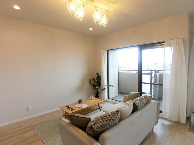 サーパス中山の居間・リビング