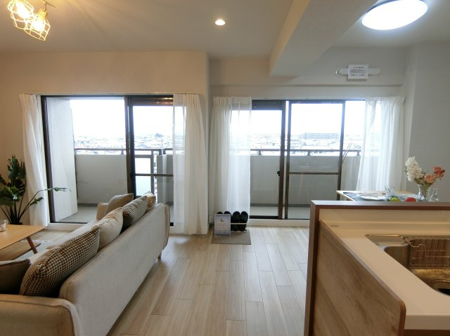 サーパス中山の居間・リビング