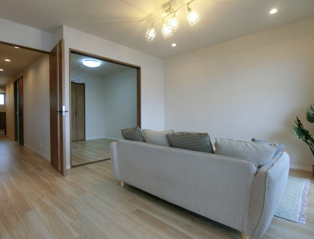 サーパス中山の居間・リビング