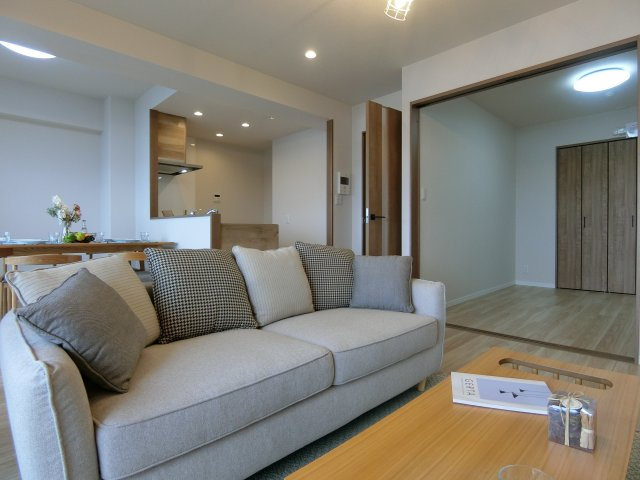 サーパス中山の居間・リビング