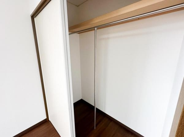 北蒲原郡聖籠町諏訪山　中古戸建の収納