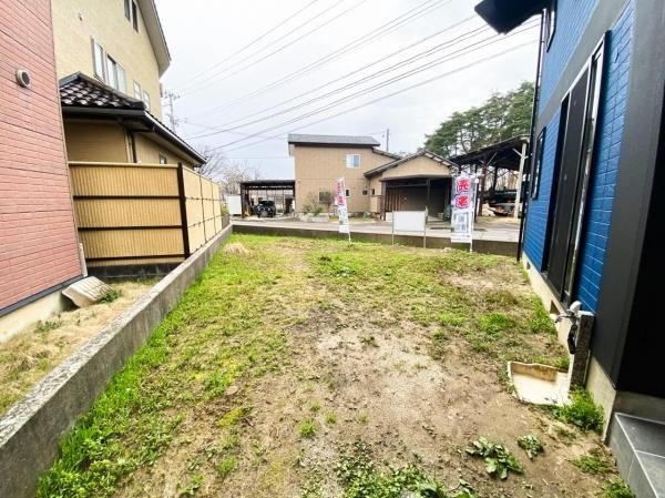 北蒲原郡聖籠町諏訪山の庭