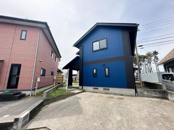 北蒲原郡聖籠町諏訪山　中古戸建の駐車場