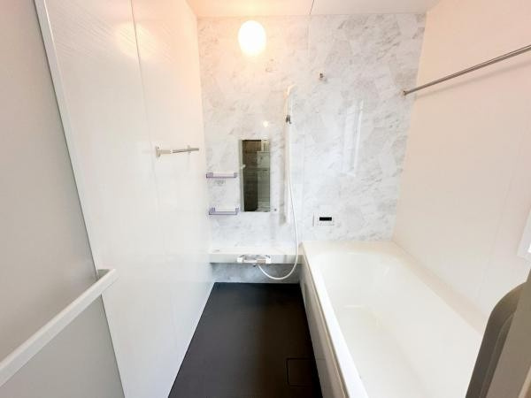 北蒲原郡聖籠町諏訪山　中古戸建の浴室