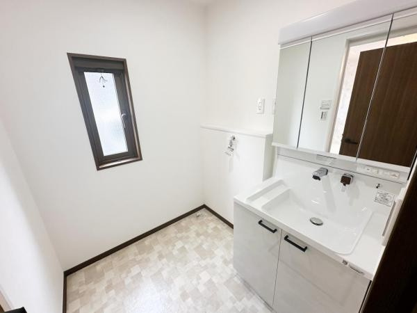 北蒲原郡聖籠町諏訪山　中古戸建の独立洗面台