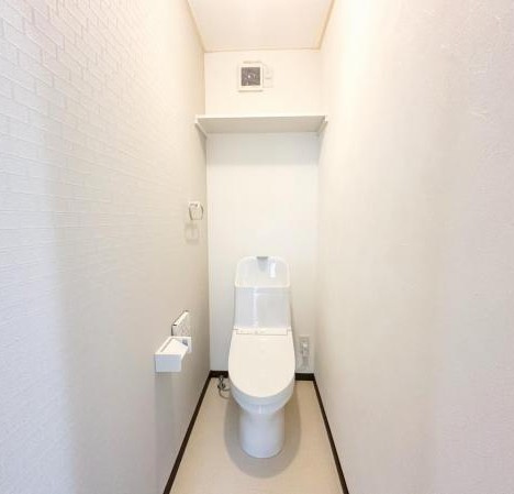 北蒲原郡聖籠町諏訪山　中古戸建のトイレ