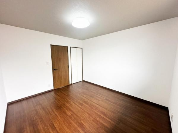 北蒲原郡聖籠町諏訪山　中古戸建の洋室