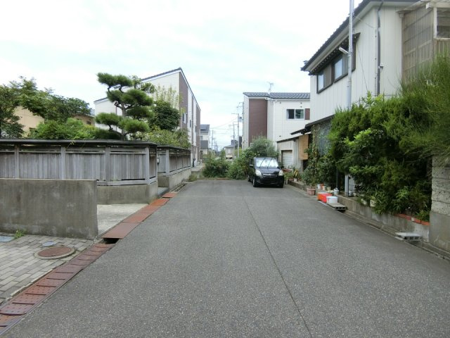 新潟市中央区親松の前面道路含む現地写真