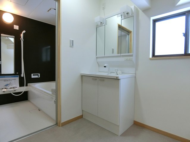 新潟市西区新中浜6丁目　中古戸建の独立洗面台