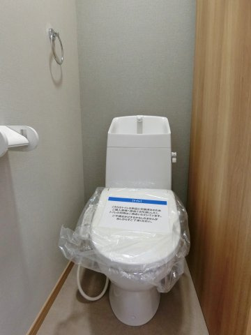 新潟市西区新中浜6丁目　中古戸建のトイレ