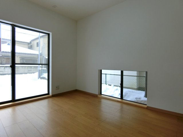 新潟市西区新中浜6丁目　中古戸建の洋室