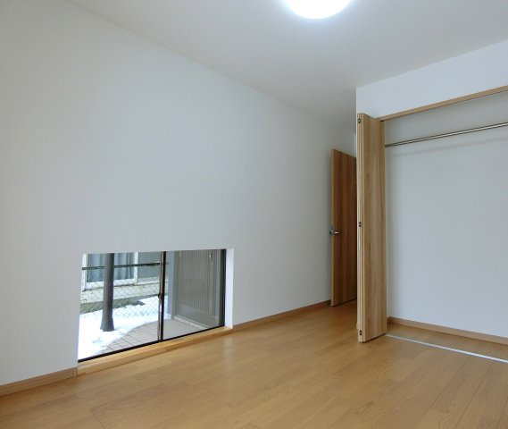 新潟市西区新中浜6丁目　中古戸建の洋室