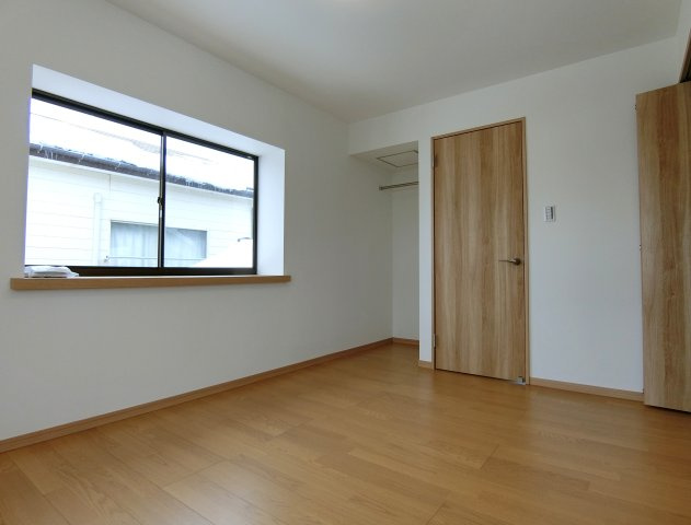 新潟市西区新中浜6丁目　中古戸建の洋室