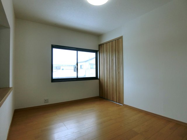 新潟市西区新中浜6丁目　中古戸建の洋室