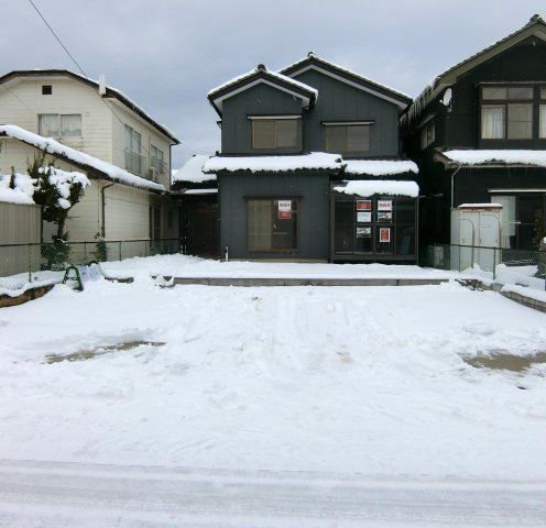 新潟市西区新中浜6丁目　中古戸建の駐車場