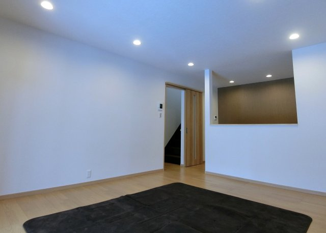 新潟市西区新中浜6丁目　中古戸建の居間・リビング