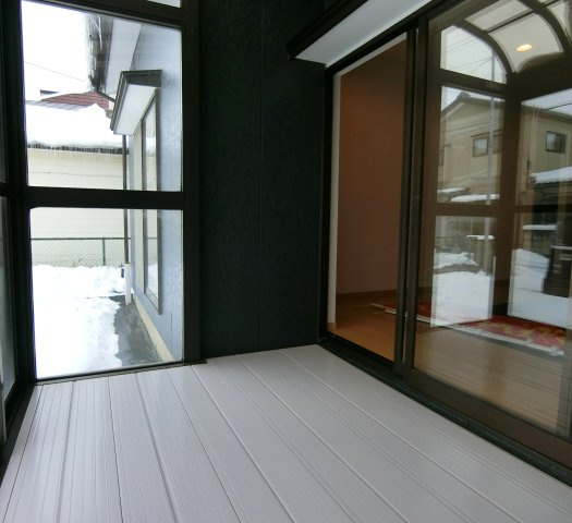 新潟市西区新中浜6丁目　中古戸建のその他|サンルーム