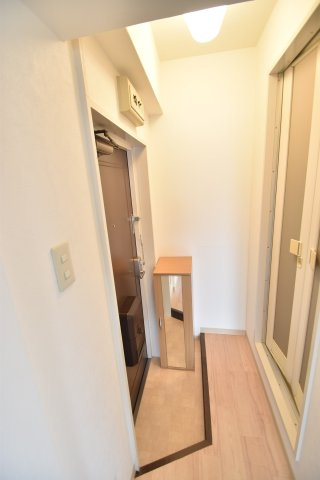 大阪市都島区都島本通５丁目の賃貸マンションの玄関