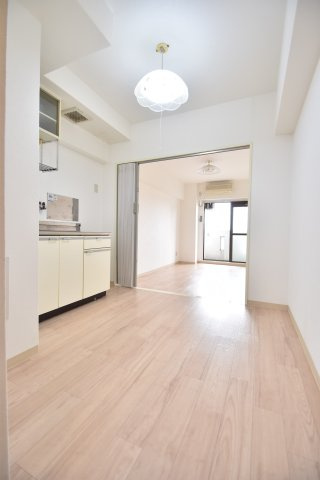 大阪市都島区都島本通５丁目の賃貸マンションの居間・リビング