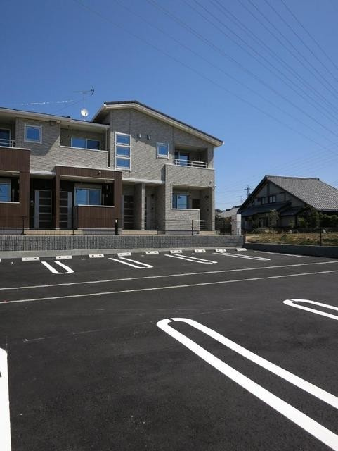 ポエム　ヴァン　ベールの駐車場