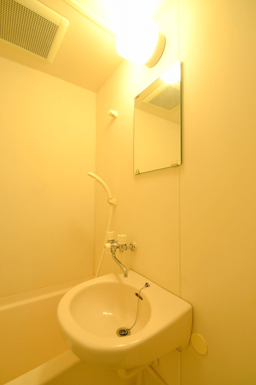 田中興産本社ビルの洗面所