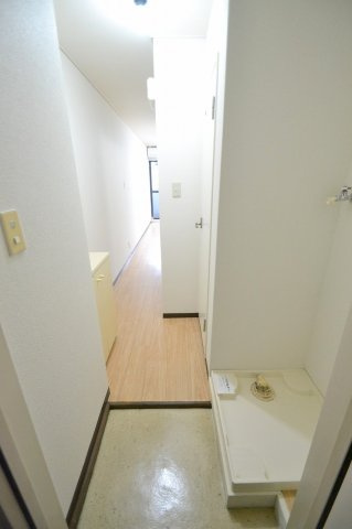 田中興産本社ビルの玄関