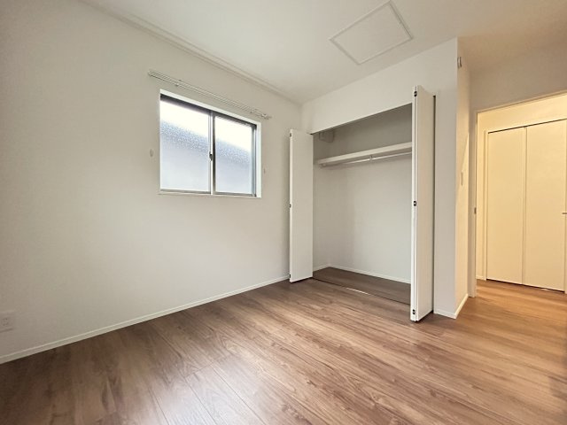 いの町枝川建売⑫の洋室|全室収納付き☆ハンガーレールが備え付けられています☆