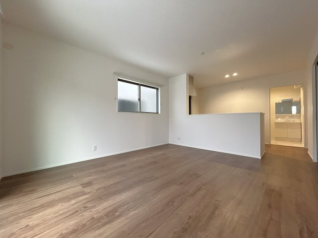 いの町枝川建売⑫の居間・リビング|南向きのリビングです♪