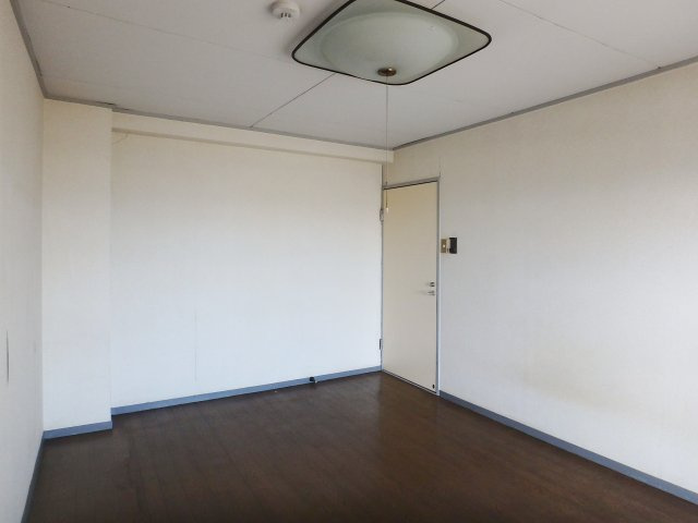 甲子園リバーサイドハイツの洋室