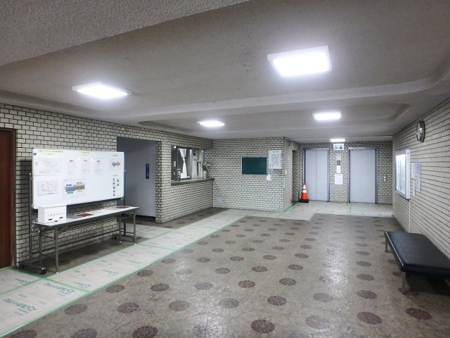 甲子園リバーサイドハイツのロビー