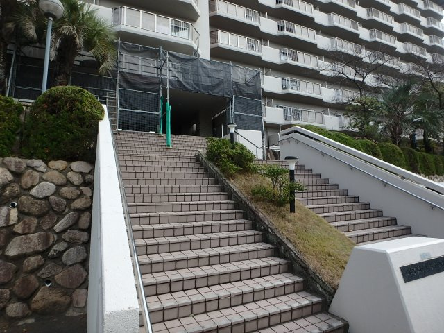 甲子園リバーサイドハイツのエントランス