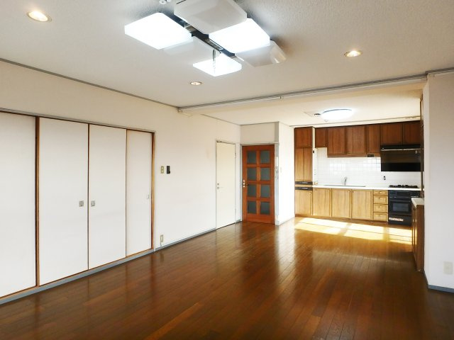 甲子園リバーサイドハイツの居間・リビング