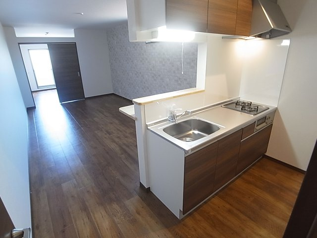 エルデ神戸の居間・リビング|リビング14帖以上の広々した間取りです