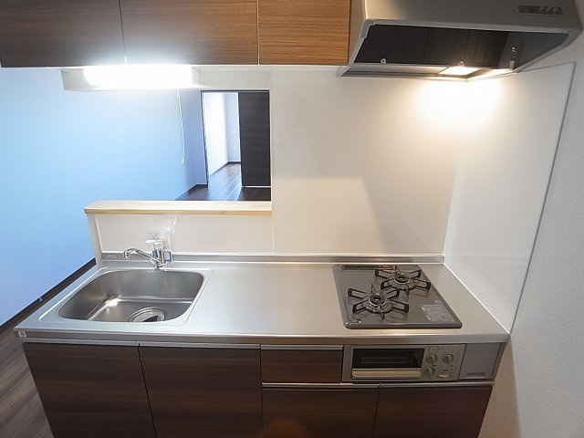 エルデ神戸のキッチン|グリル付、2口ガスコンロカウンターキッチン