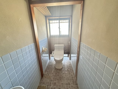【トイレ】 | 三池売家 | 自然換気ができて衛生的。明るい印象の空間！