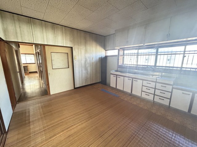 【キッチン】 | 三池売家 | 広々とした調理スペース。清潔感のある白基調！