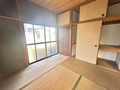 【和室】 | 三池売家 | 窓が多くて明るい空間。大容量の収納も完備！