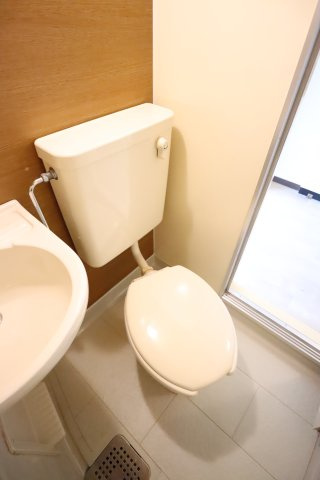 大阪市都島区都島本通５丁目の賃貸マンションのトイレ