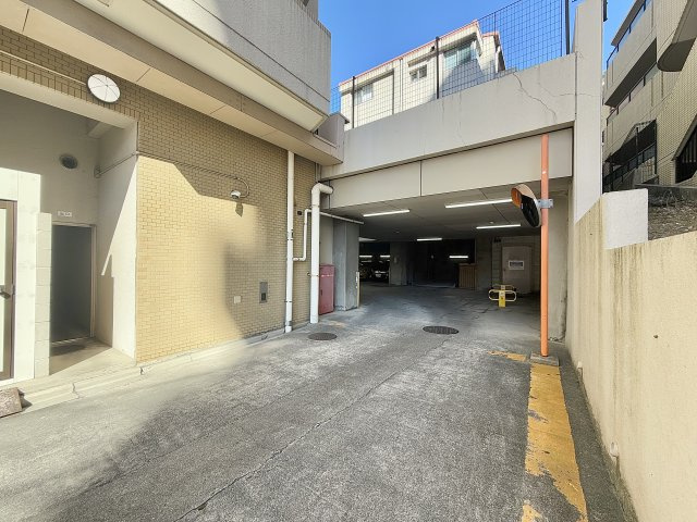 グランドメゾン八事裏山の駐車場