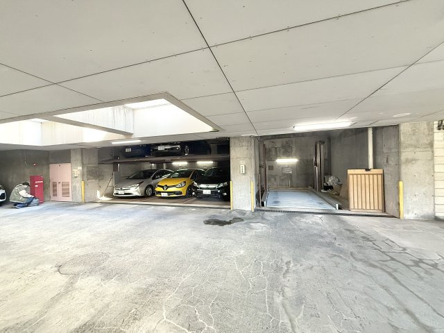 グランドメゾン八事裏山の駐車場